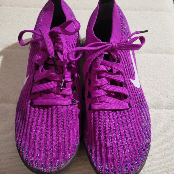 Nike Wmns Air VaporMax Flyknit 3 sneakers in "Vivid Purple" Size 8 - Picture 2 of 9